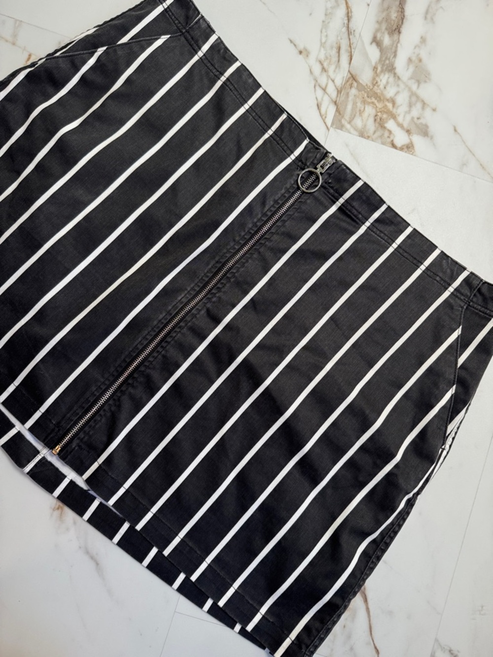 Volcom Frochickie striped mini skirt sz 22W Punk Goth Edgy Concert Festival